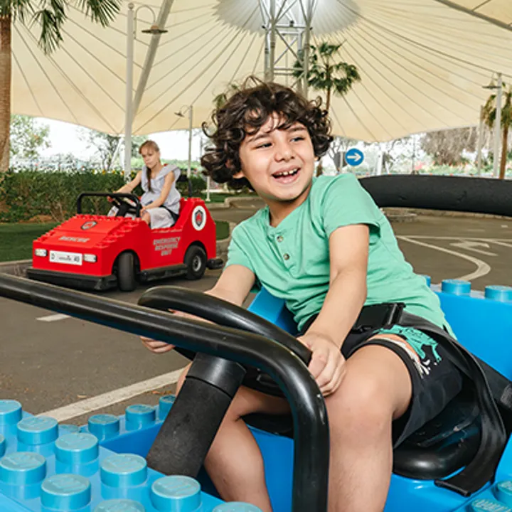 ATTRACTIONS 400X500px 0035 DRIVING SCHOOL