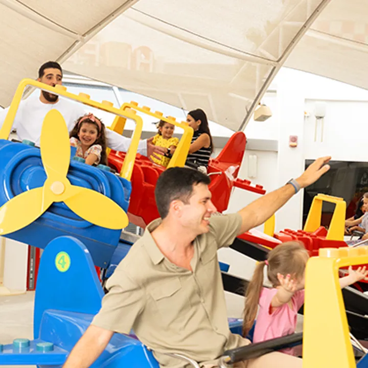 ATTRACTIONS 400X500px 0000 Plane