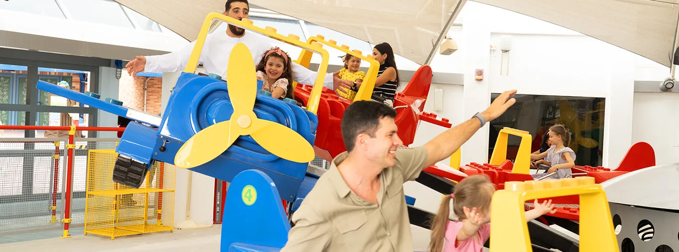 ATTRACTIONS 1348X500px 0000 Plane